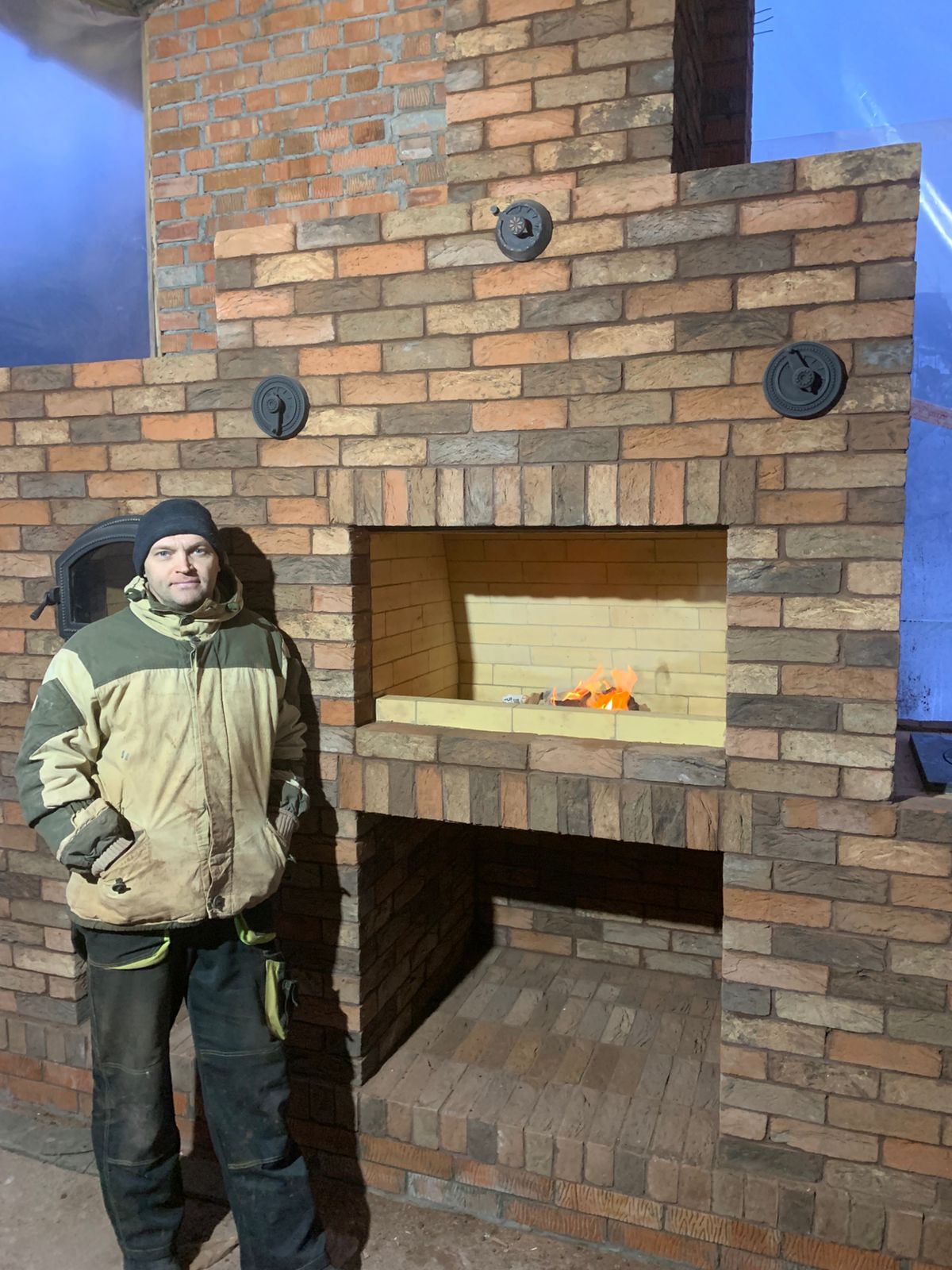Барбекю комплекс сделан из кирпича ручной формовки, г. Балабаново